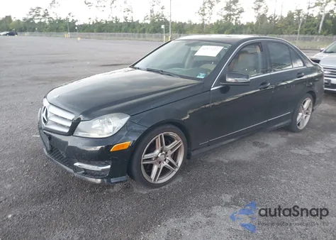 2013 Mercedes-Benz C 300 Luxury 4Matic/Sport 4Matic z USA, uszkodzony, nr VIN WDDGF8AB7DR249298